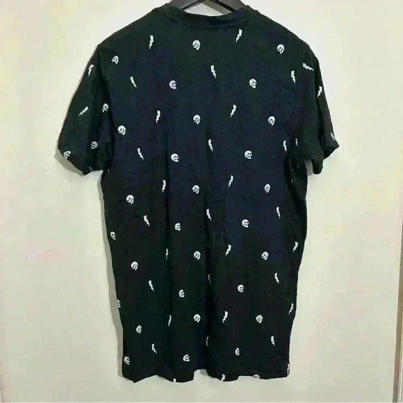 Free Planet Haloween T-Shirt Skull and Lightning Print Black&White Size M NWT - Picture 2 of 5
